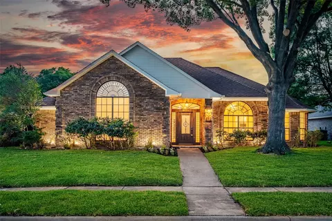 2117 Rolling Oak Ln, Garland, TX 75044