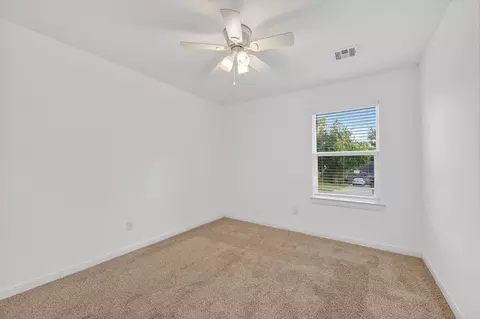 Bedroom - 422 E Shepherd St, Denison, TX 75021 photo 4 of 6