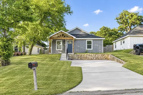 Exterior - 422 E Shepherd St, Denison, TX 75021 photo 3 of 5