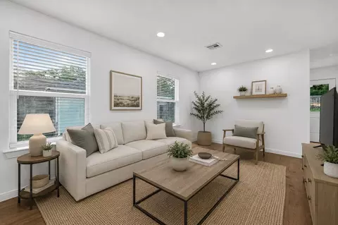 Living - 422 E Shepherd St, Denison, TX 75021 photo 5 of 6
