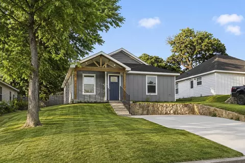 Exterior - 422 E Shepherd St, Denison, TX 75021 photo 4 of 5