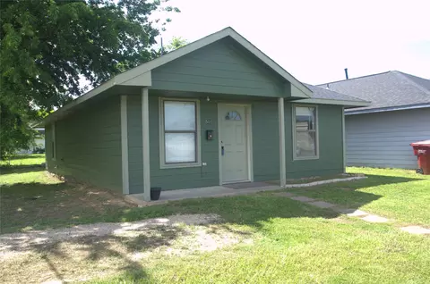 501 15th St, Honey Grove, TX 75446