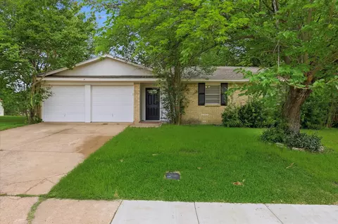 909 Bennett St, Cedar Hill, TX 75104