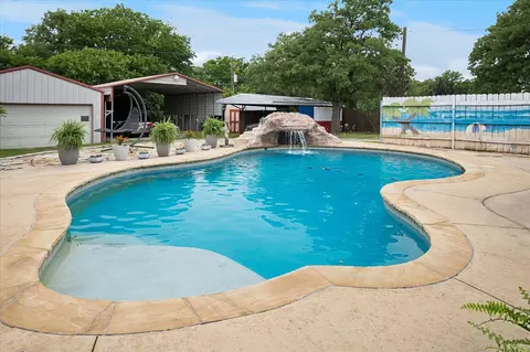9716 Windsor Cir, Fort Worth, TX 76140