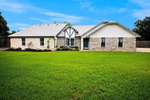 9716 Windsor Cir, Fort Worth, TX 76140