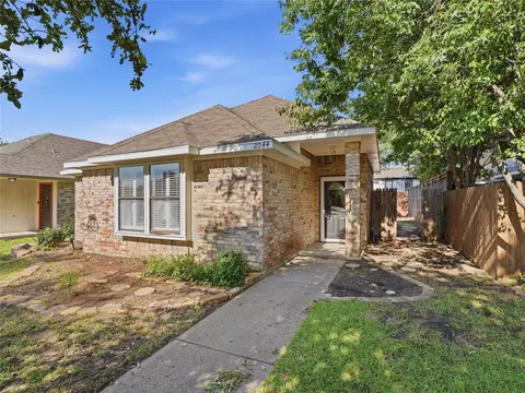 2044 Whippoorwill Ln, Carrollton, TX 75006