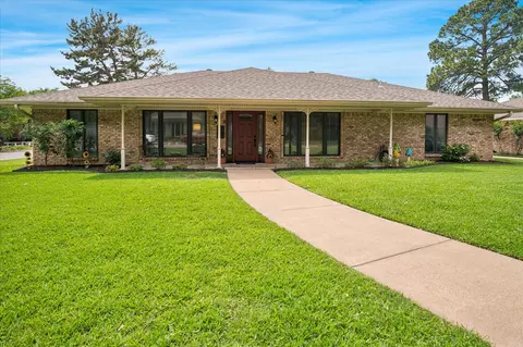 1725 Venetian Cir, Arlington, TX 76013