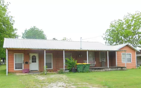 705 Mulberry Ave, Hubbard, TX 76648