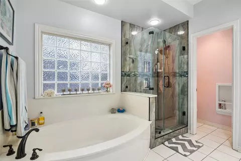Bath - 3402 Juniper Ct, Rowlett, TX 75088 photo 3 of 5