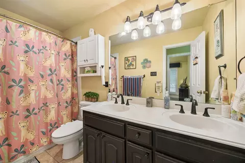 Bath - 3402 Juniper Ct, Rowlett, TX 75088 photo 4 of 5