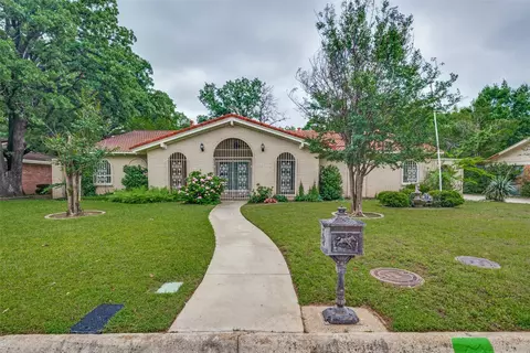 849 Wheelwood Dr, Hurst, TX 76053