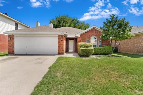 10505 Braewood Dr, Fort Worth, TX 76131