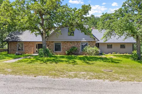 612 Doaks Dr, Runaway Bay, TX 76426