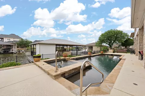 2705 Harborside Dr, Granbury, TX 76048
