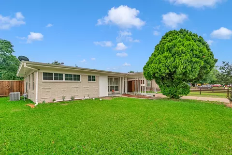 1614 Briarwood Ln, Irving, TX 75061
