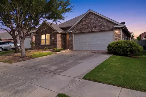 924 Bowie Dr, Lavon, TX 75166