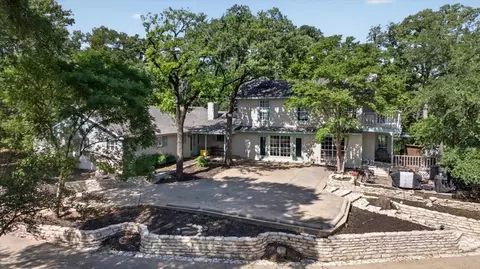 2715 Green Oaks Blvd, Arlington, TX 76017