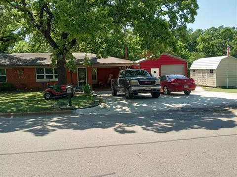 1005 Gary St, Bridgeport, TX 76426