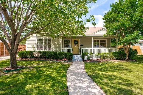 845 Springbrook Dr, Fort Worth, TX 76107