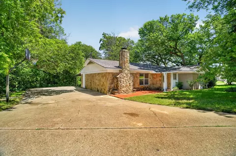 102 Live Oak Ln, Weatherford, TX 76086