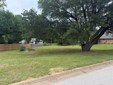 3303 Bogota St, Athens, TX 75752