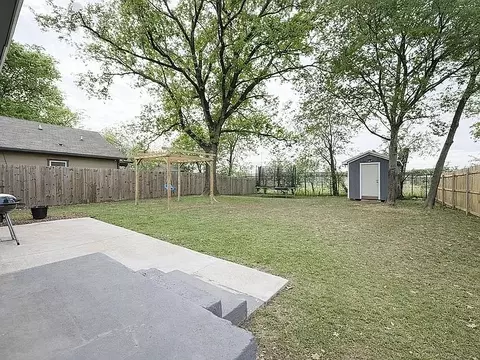 Exterior - 1128 E Sunset St, Waco, TX 76704 photo 4 of 6