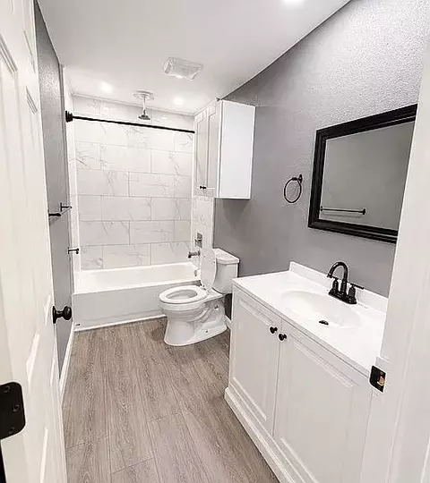 Bath - 1128 E Sunset St, Waco, TX 76704 photo 1 of 2