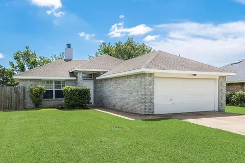 1415 S Medora St, Terrell, TX 75160