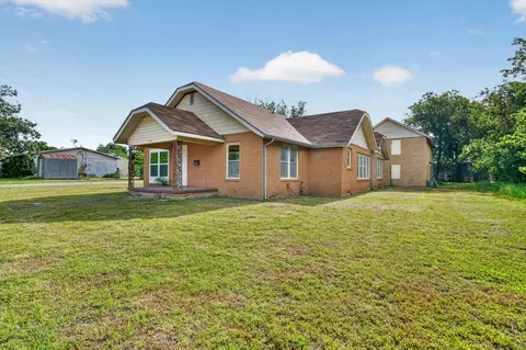 320 N 2nd St, Jacksboro, TX 76458