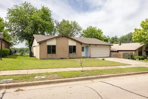 722 Meadowglen Dr, Duncanville, TX 75137