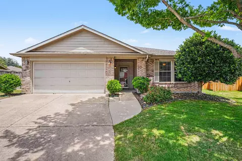 9232 Monument Ct, Fort Worth, TX 76244