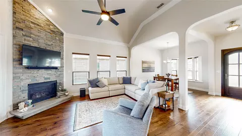Living - 4708 Brookside Dr, Argyle, TX 76226 photo 2 of 3