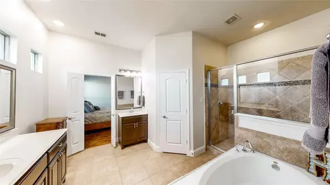Bath - 4708 Brookside Dr, Argyle, TX 76226 photo 1 of 2