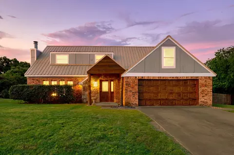 404 Brookview Dr, Decatur, TX 76234