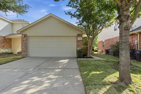 2729 Mountain Lion Dr, Fort Worth, TX 76244
