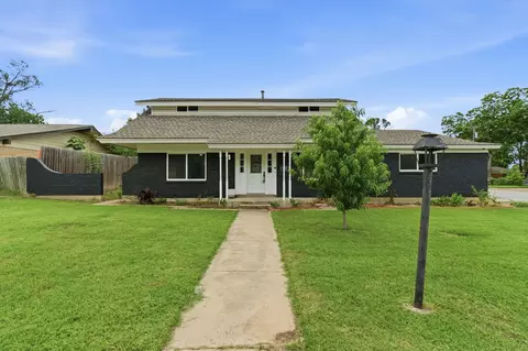 1900 Charleston Dr, Bedford, TX 76022