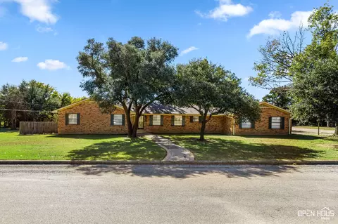 1701 E Spring St, Henrietta, TX 76365