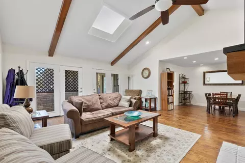 8350 Southmeadow Cir, Dallas, TX 75231