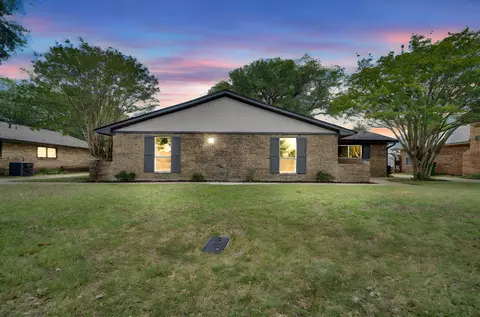 411 Gingerbread Ln, Waxahachie, TX 75165