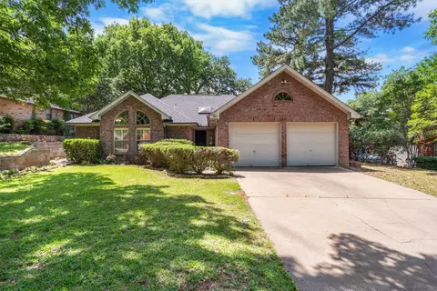 1213 Circle View Ct, Grapevine, TX 76051