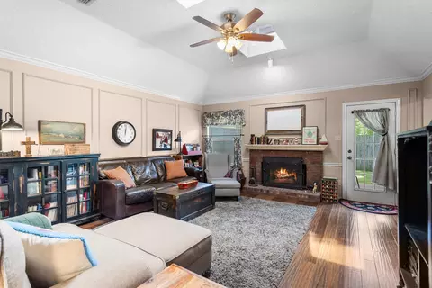 1213 Circle View Ct, Grapevine, TX 76051 photo 3