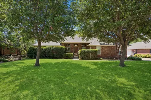 621 W Windsor Dr, Denton, TX 76207