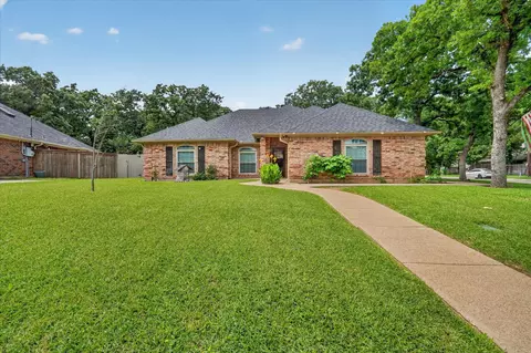 1000 Shady Hill Ln, Burleson, TX 76028