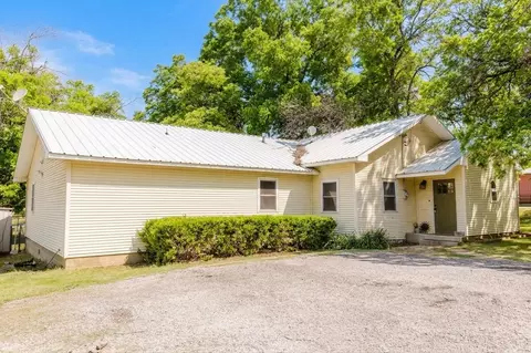 1301 S Green St, Eastland, TX 76448