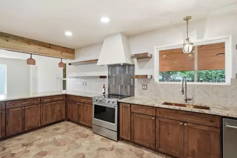 Kitchen - 1319 E Fm 4, Cleburne, TX 76031 photo 3 of 4