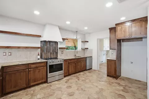 Kitchen - 1319 E Fm 4, Cleburne, TX 76031 photo 4 of 4