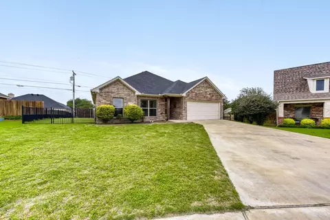 1604 Belle Plain Dr, Cleburne, TX 76033