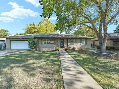 209 W Avenue K, Midlothian, TX 76065