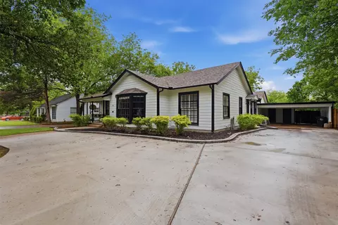 Exterior - 216 Sunset Dr, Cleburne, TX 76033 photo 2 of 10