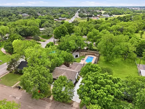 216 Sunset Dr, Cleburne, TX 76033